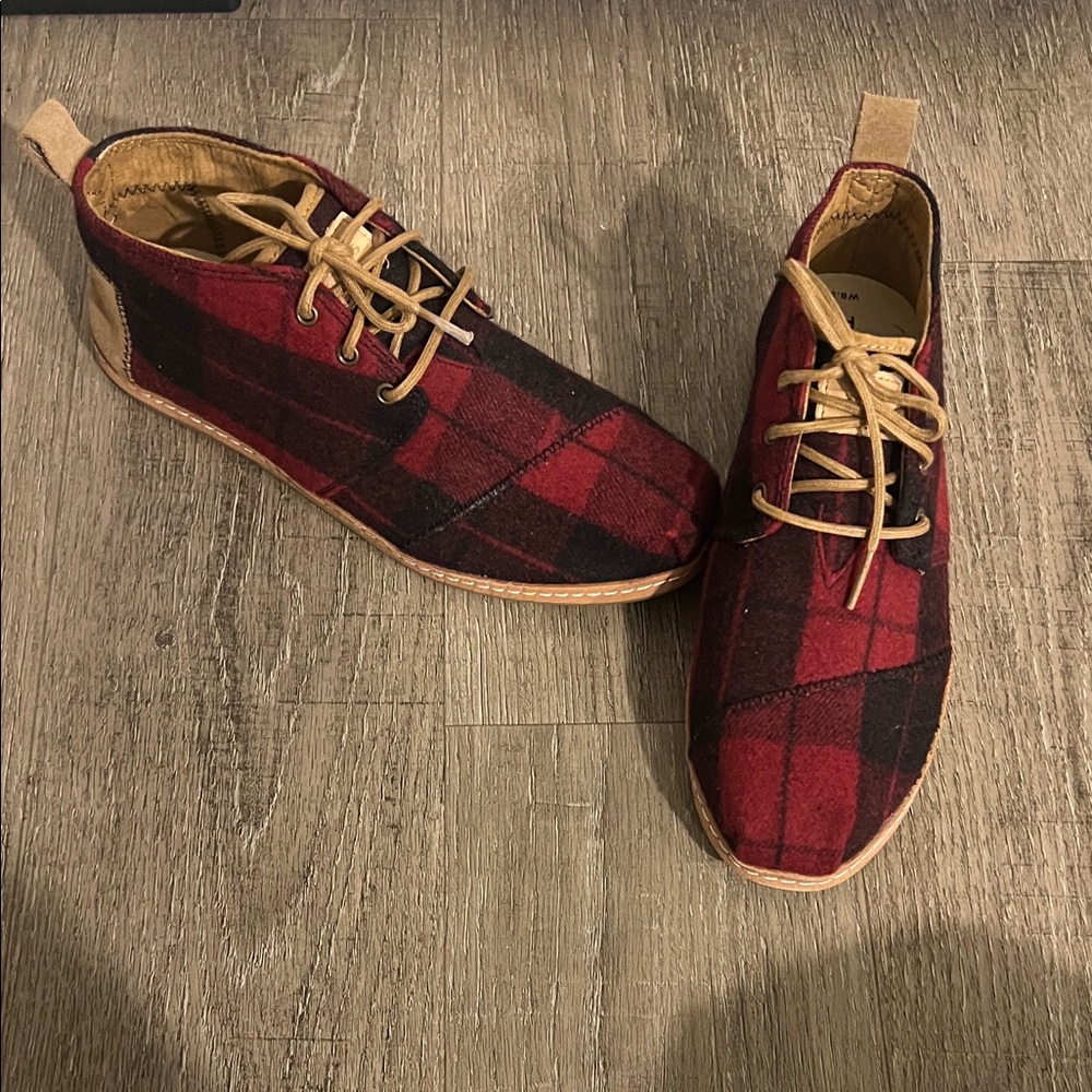 Toms Red and Black Plaid Lace Up Shoes